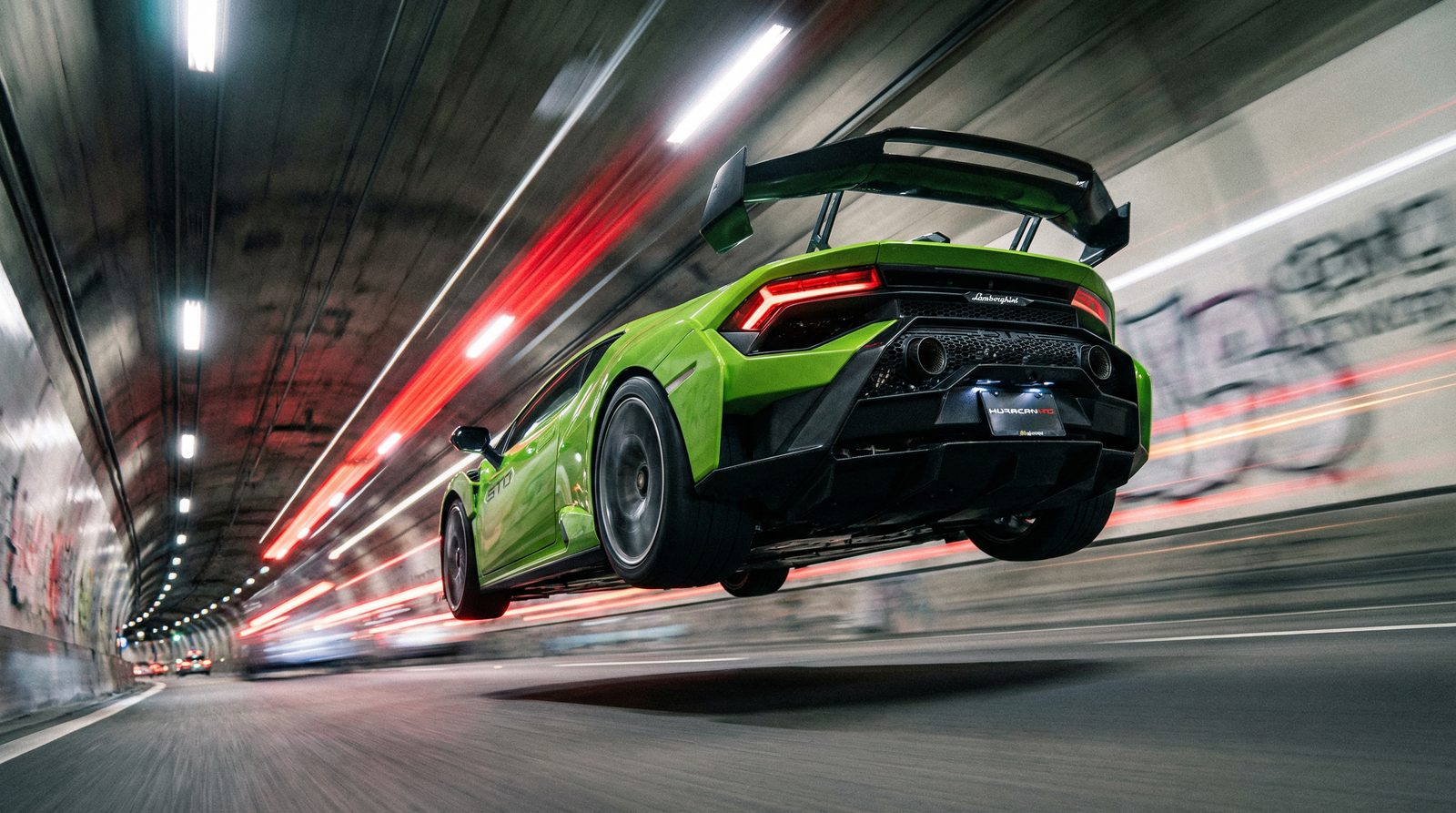 小马拉大车兰博基尼隧道视频